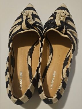 Gianni Bini Blue & Cream Striped Pointed Knot Flats